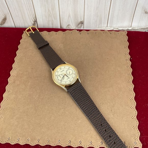 Vintage 2 Tone Gold and Silver Pulsar 12 Hour Watch 2 Sub Dials Day and Date - Picture 5 of 8